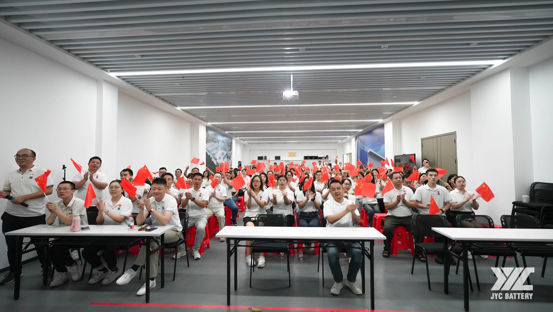 铭记历史 致敬英雄 | 8868.com诚营销系统组织观看纪念抗战胜利80周年阅兵仪式